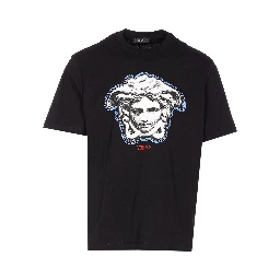 تيشيرتات وبولو من فرزاتشي باللون الأسود