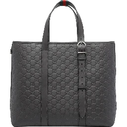 حقيبة تسوق كبيرة رمادية داكنة اللون مزينة بشعار GG