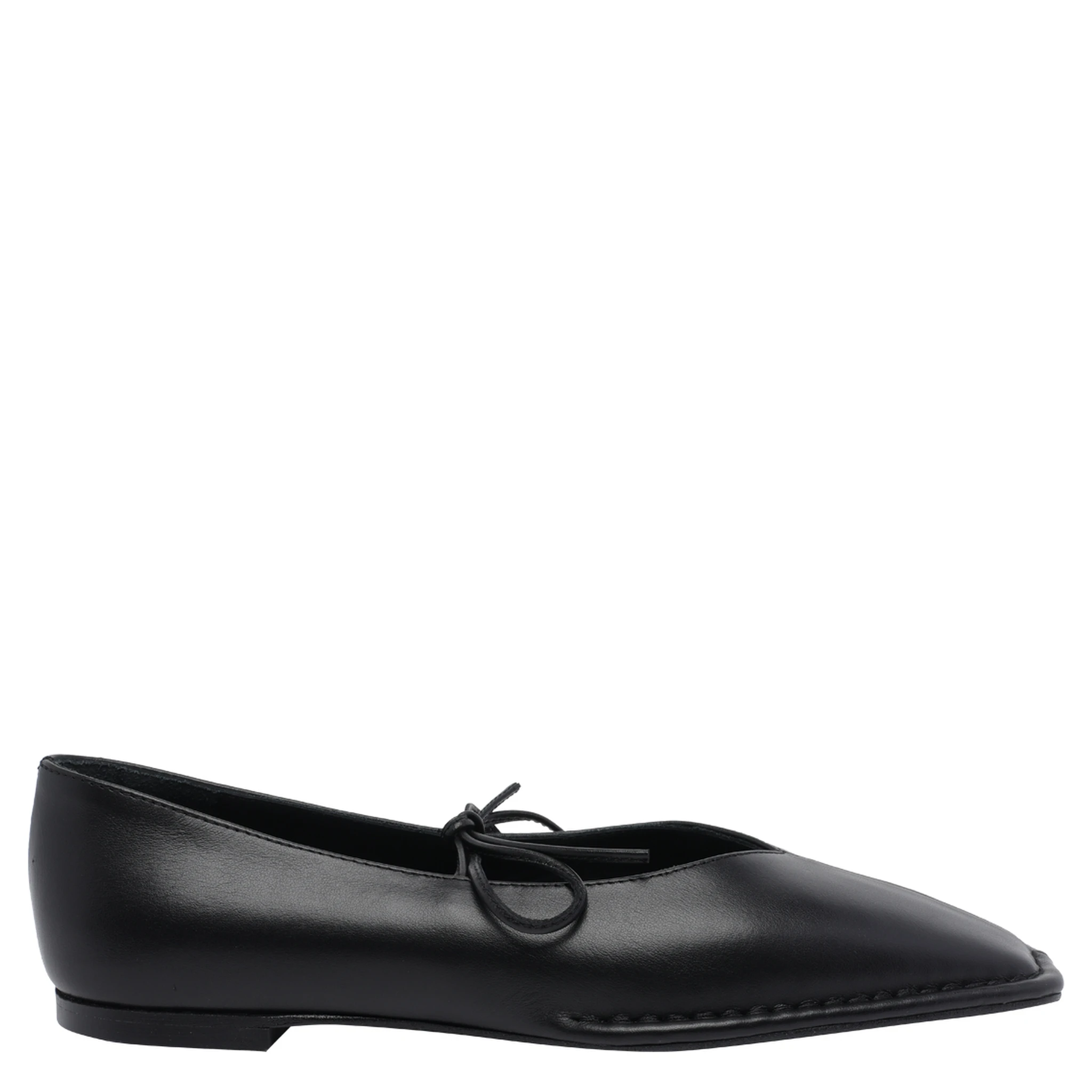 حذاء ألوهاس مسطح أسود