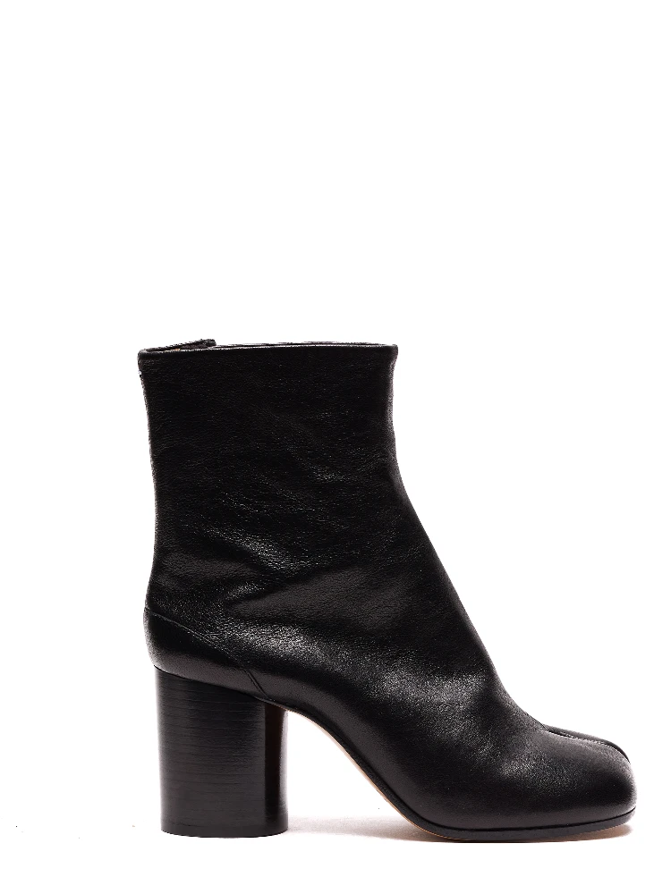 بوت أسود من ميزون مارجيلا