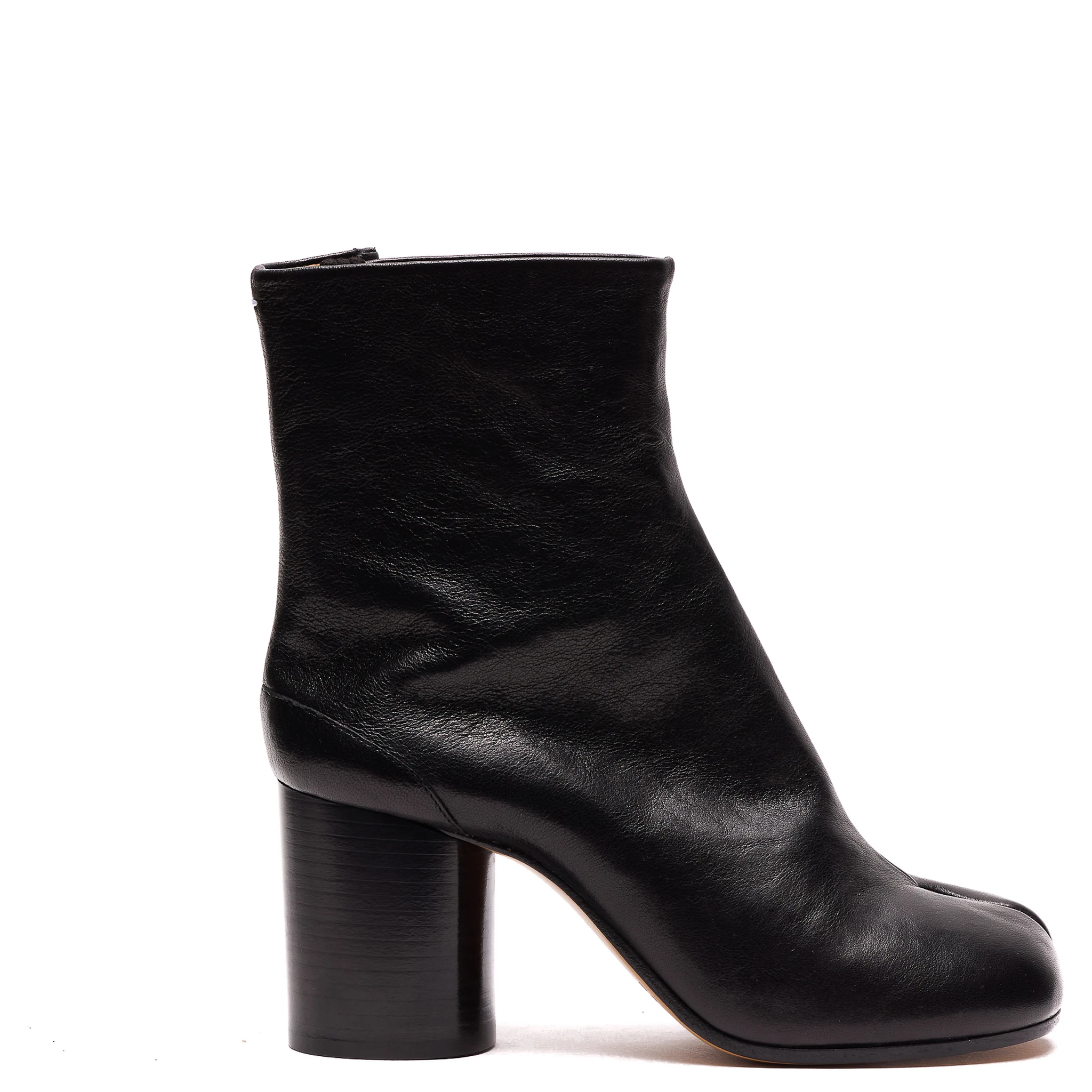 بوت أسود من ميزون مارجيلا