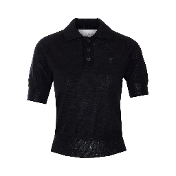 تيشيرتات وبولو سوداء من تصميم آمي ألكسندر ماتيوسي