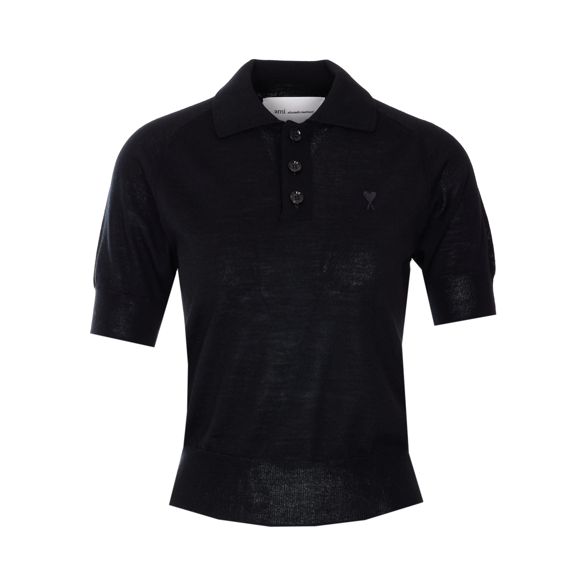 تيشيرتات وبولو سوداء من تصميم آمي ألكسندر ماتيوسي
