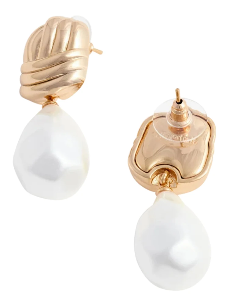 صورة ذاتية - مجوهرات ذهبية alternative