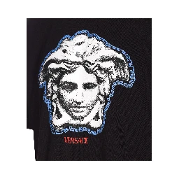 تيشيرتات وبولو من فرزاتشي باللون الأسود