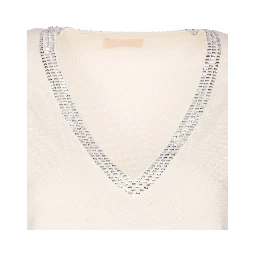 كنزات ليو جو البيضاء