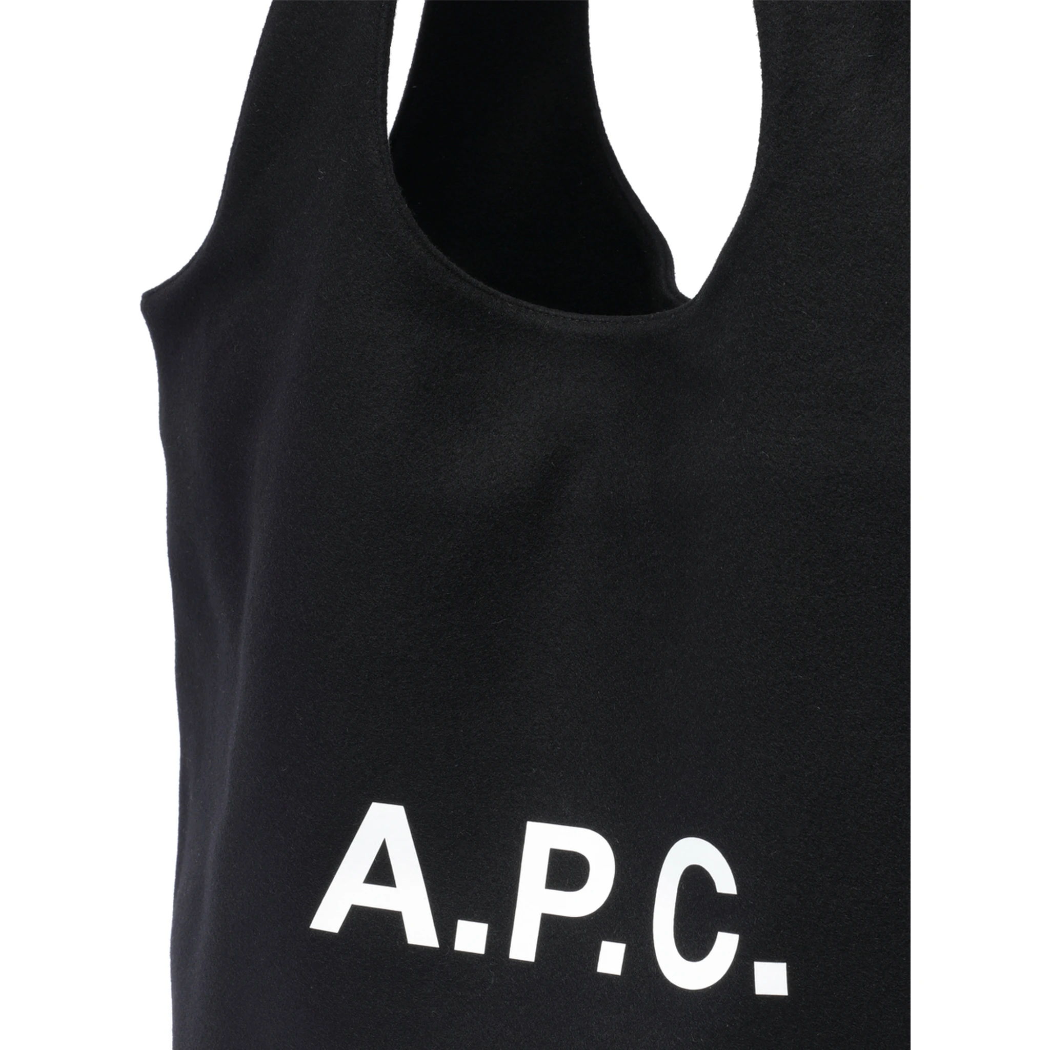 حقائب APC.. سوداء