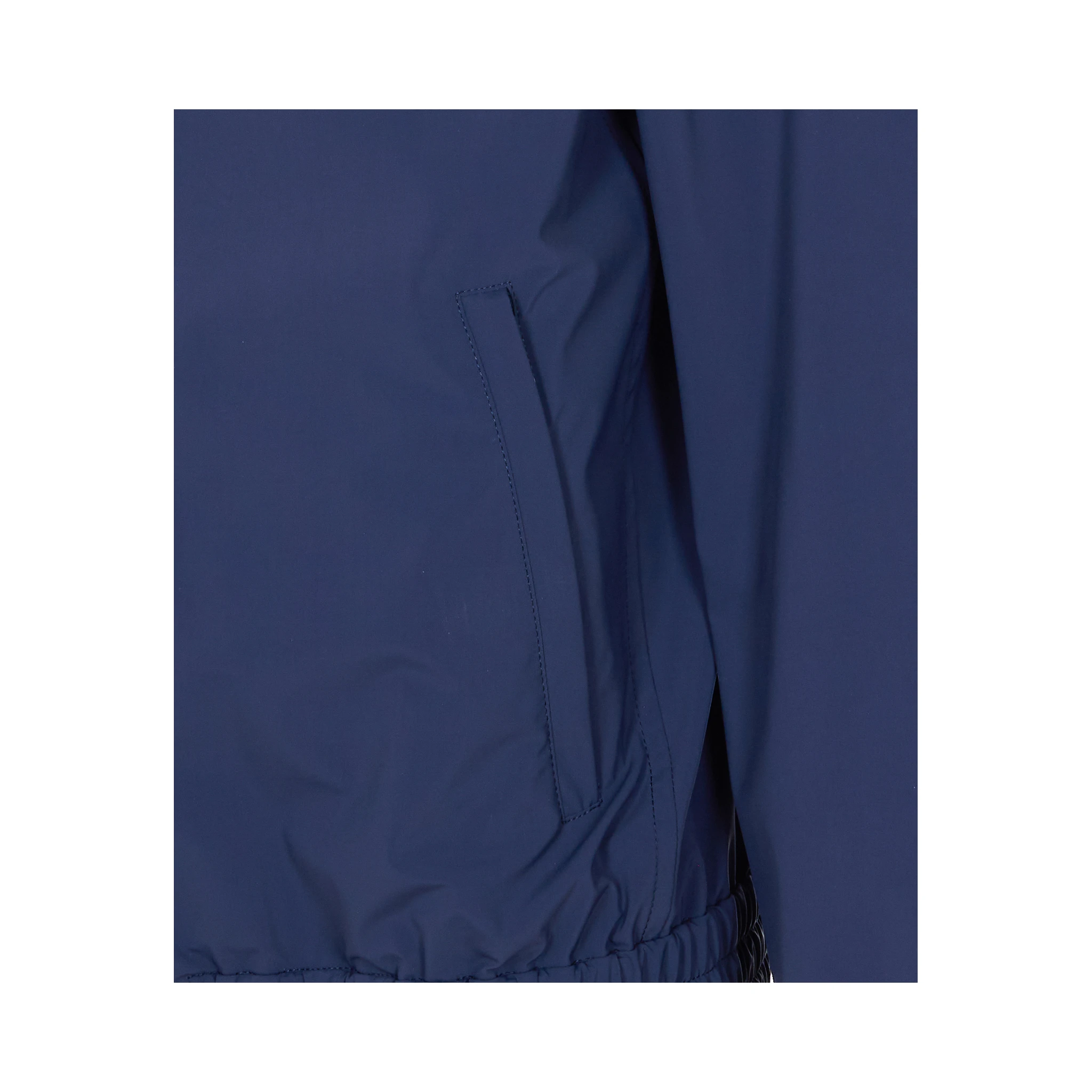 سترات برونيلو كوتشينيللي باللون الأزرق