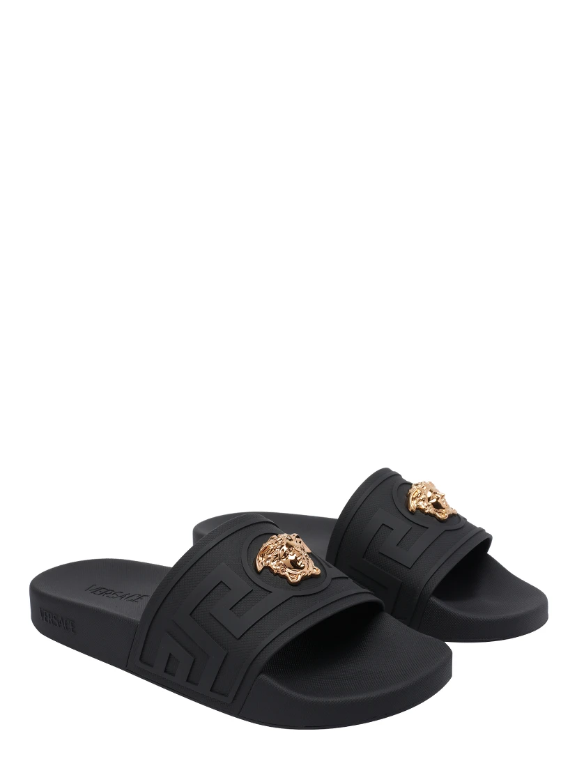 صندل فيرساتشي أسود