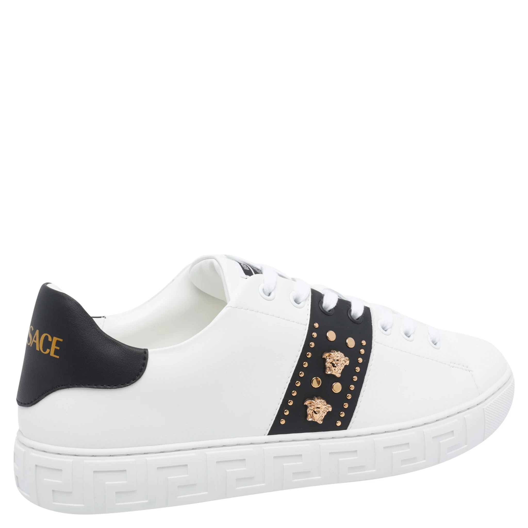 حذاء رياضي أبيض من فرزاتشي