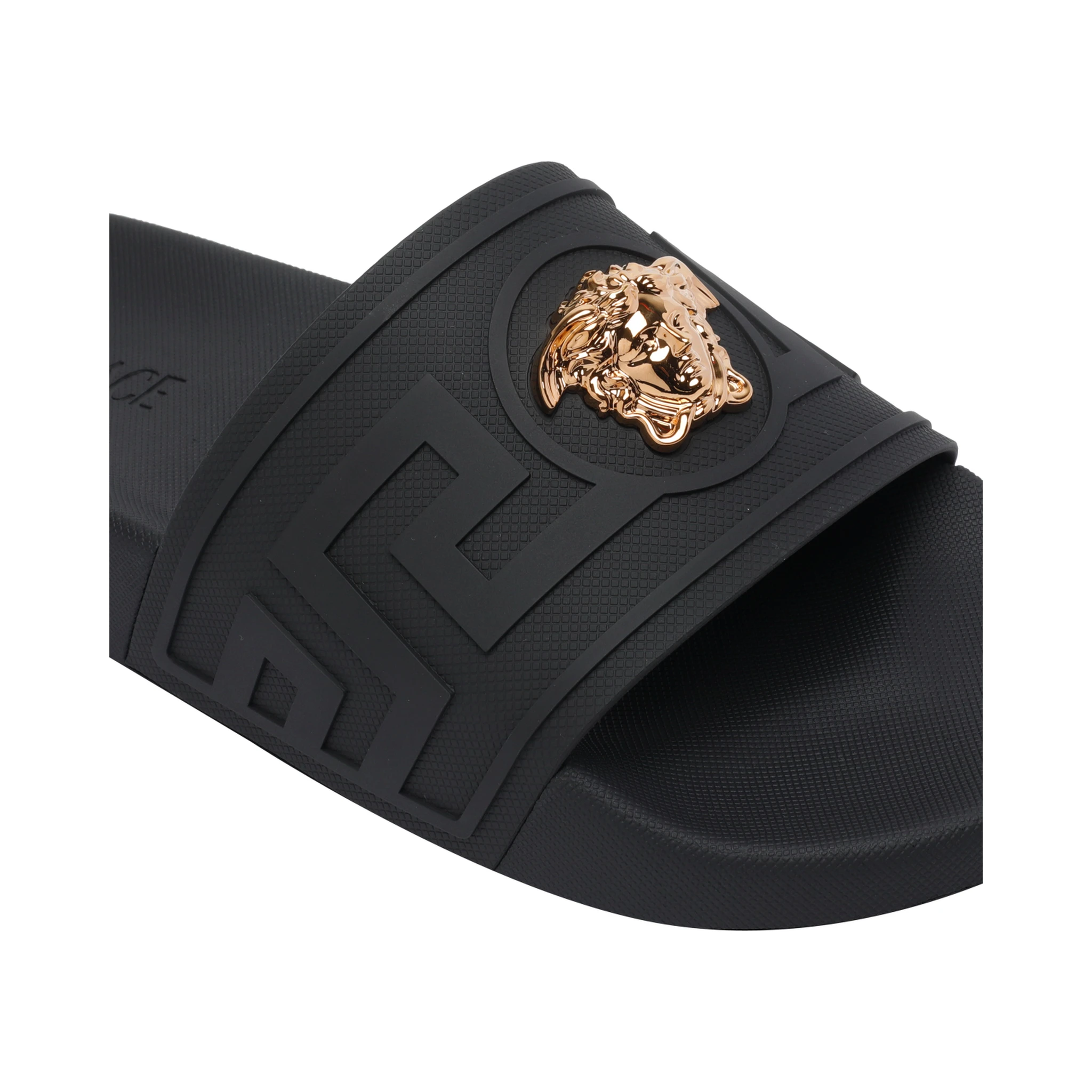 صندل فيرساتشي أسود