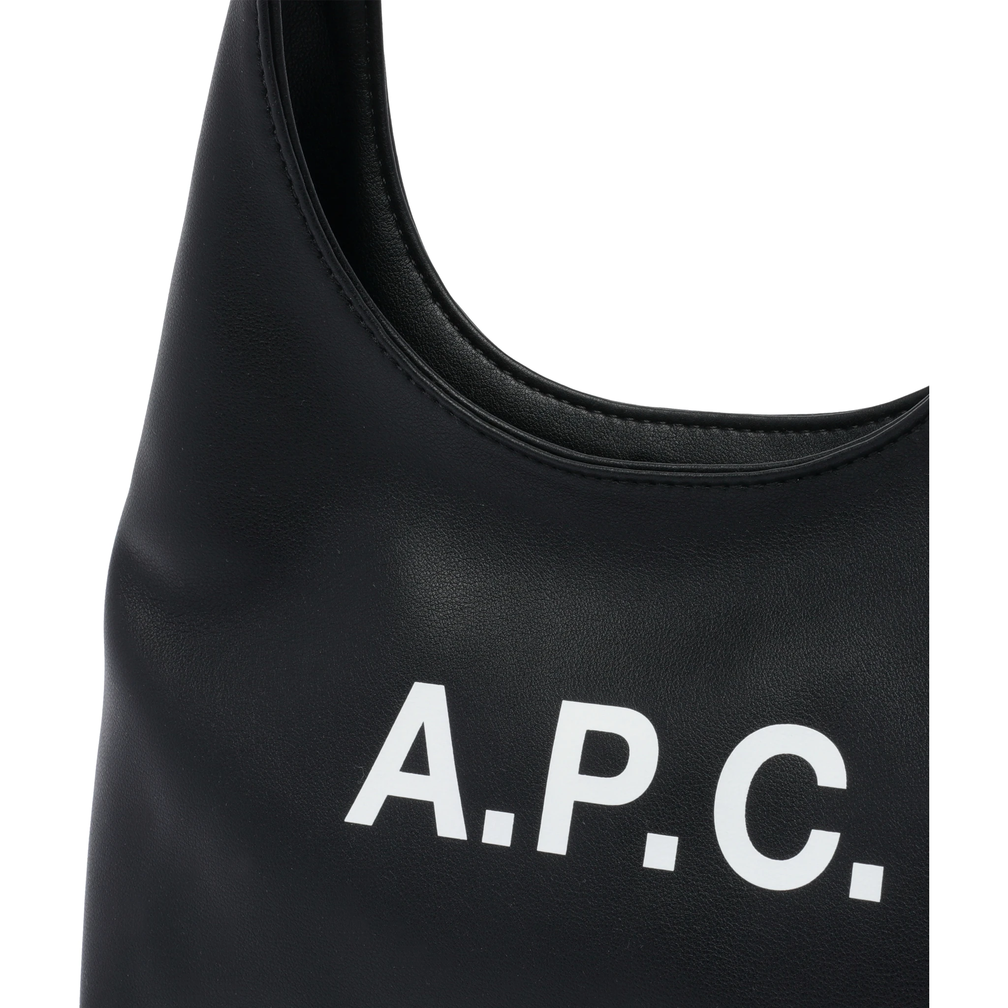 حقائب APC.. سوداء