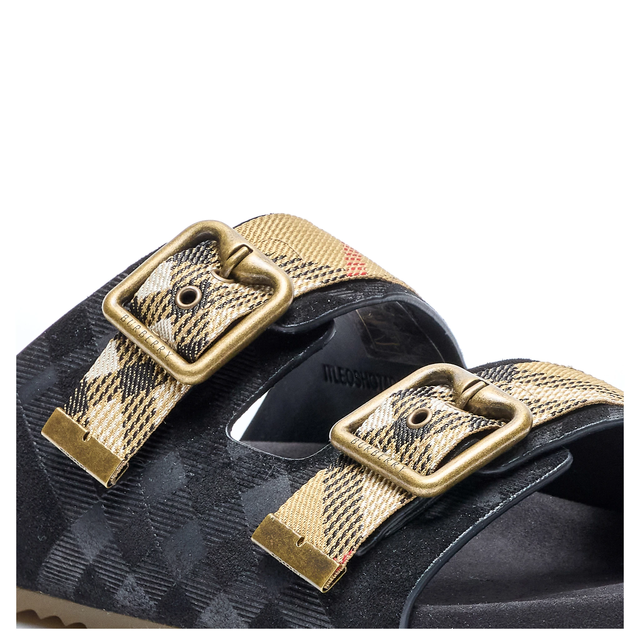 صندل بربري أسود