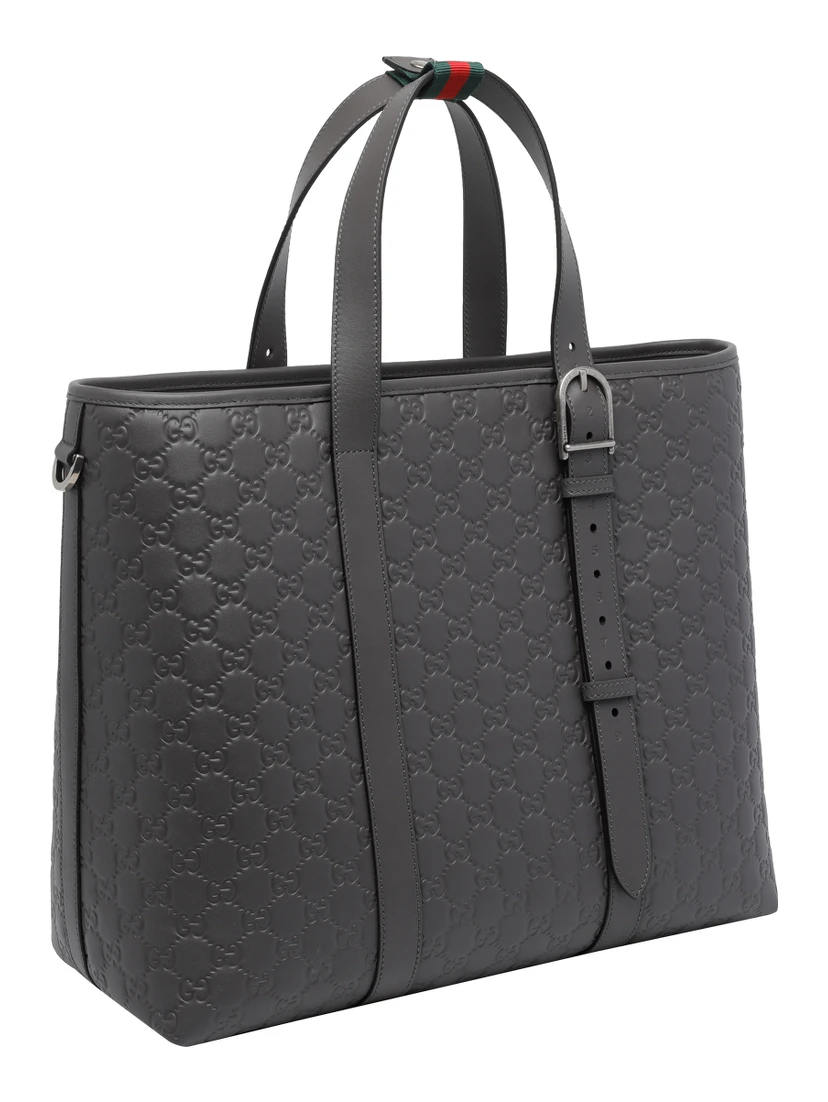 حقيبة تسوق كبيرة رمادية داكنة اللون مزينة بشعار GG