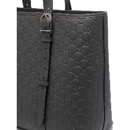 حقيبة تسوق كبيرة رمادية داكنة اللون مزينة بشعار GG