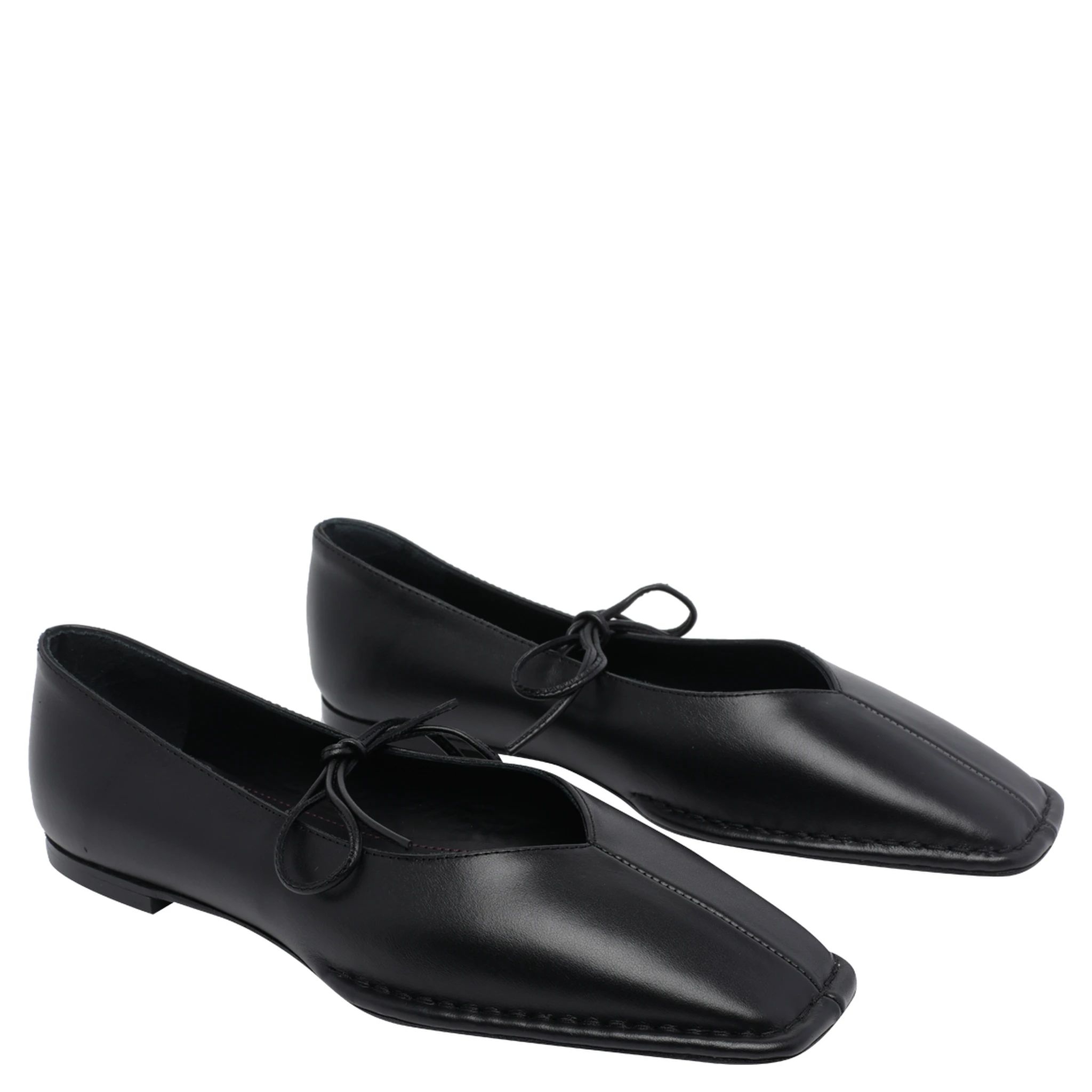 حذاء ألوهاس مسطح أسود