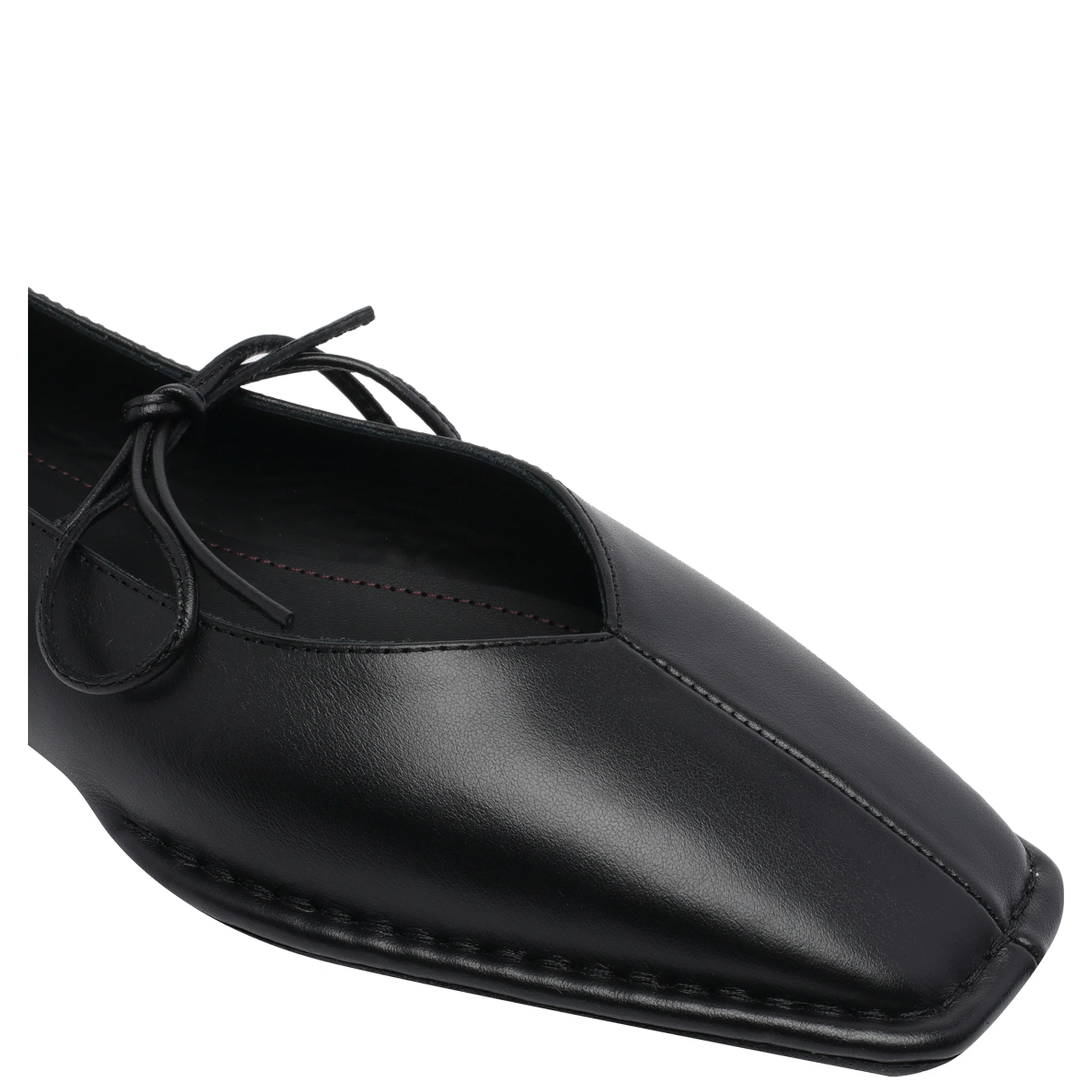 حذاء ألوهاس مسطح أسود