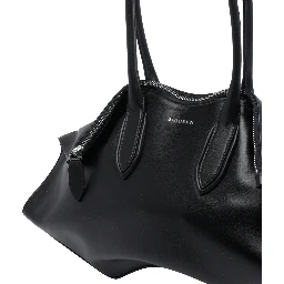 حقائب ألكسندر ماكوين.. أسود