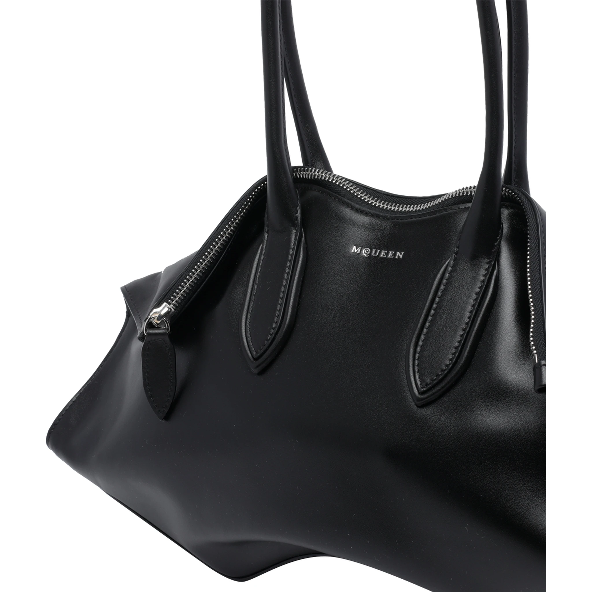 حقائب ألكسندر ماكوين.. أسود