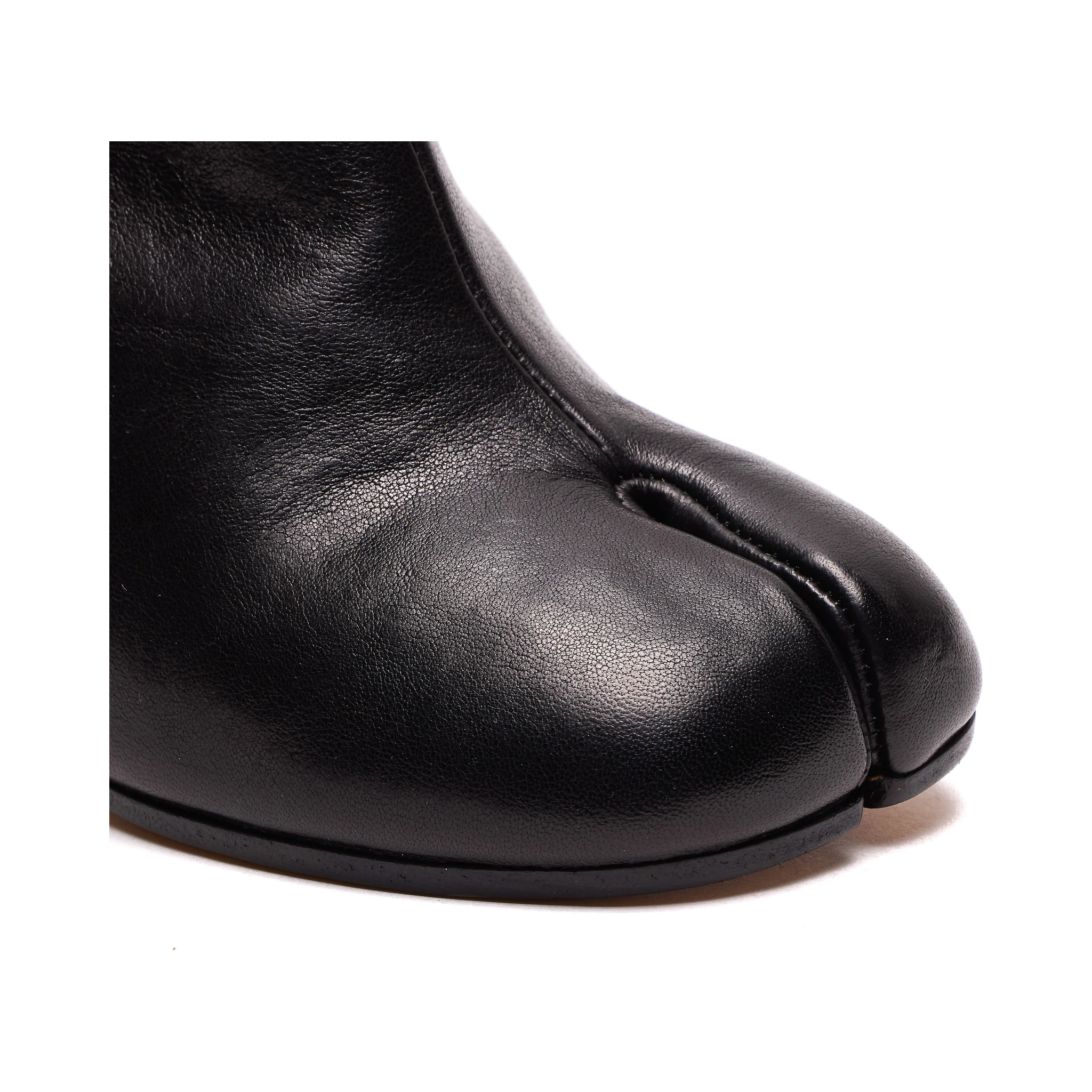 بوت أسود من ميزون مارجيلا