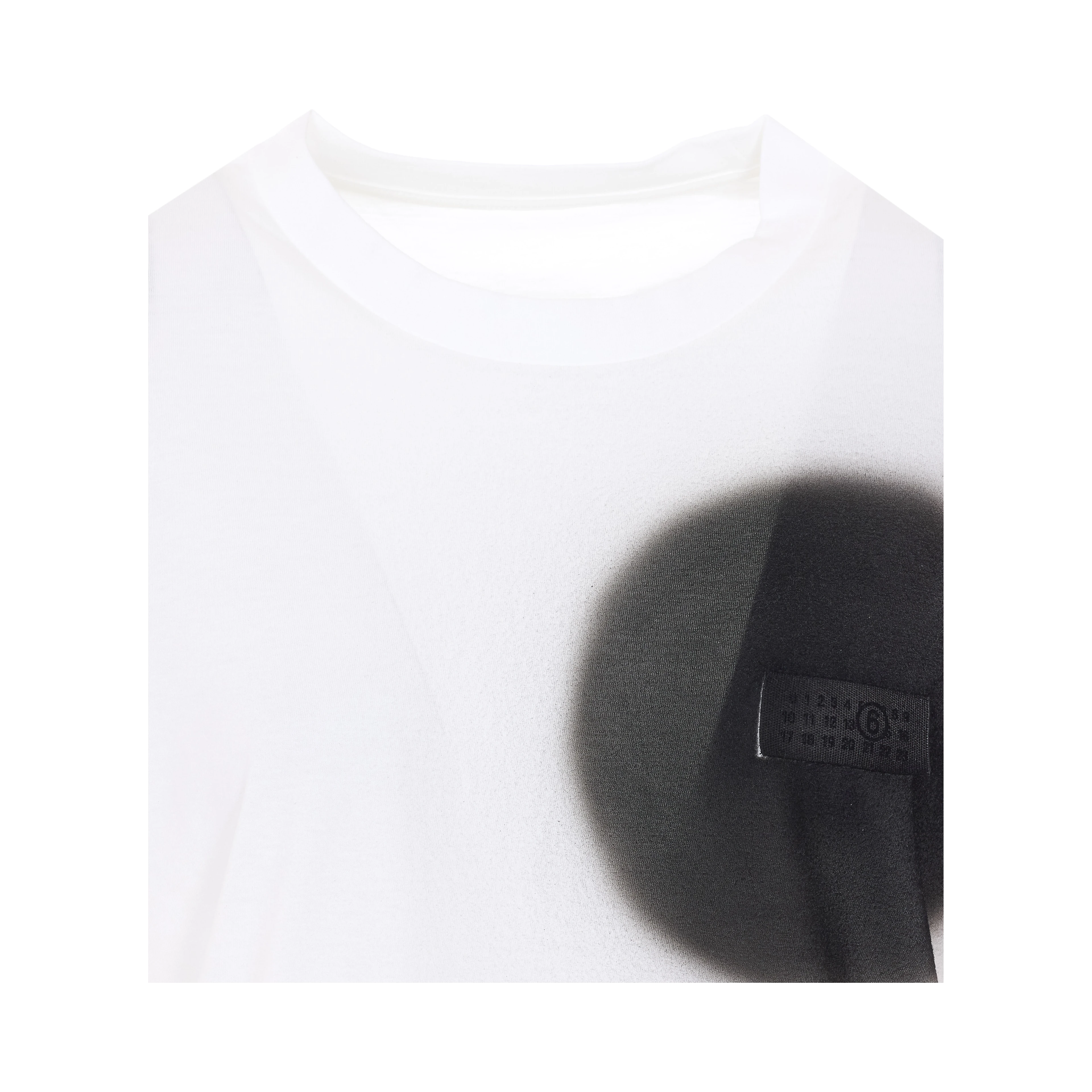 تيشيرتات وبولو بيضاء من MM6 Maison Margiela