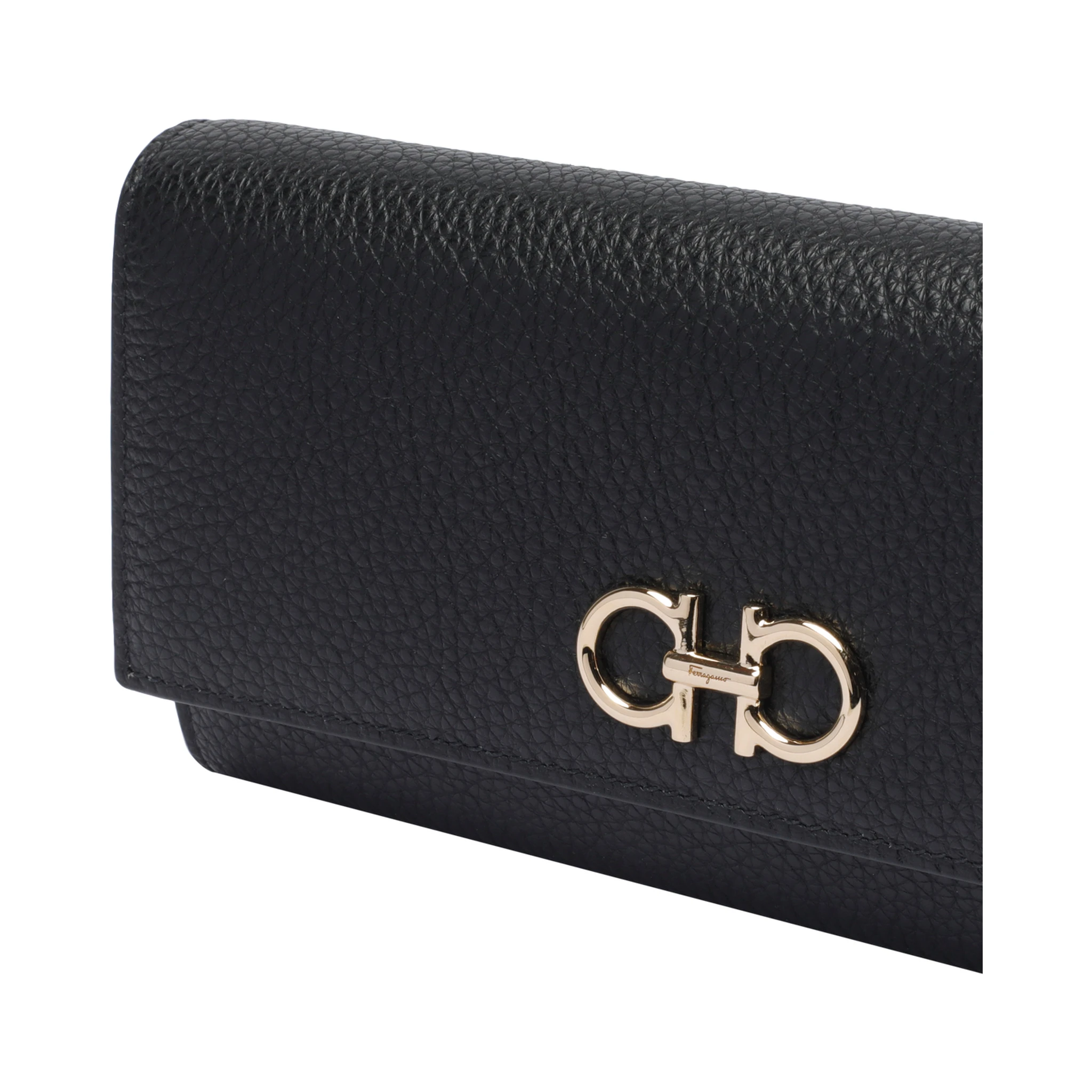 حقائب فيراغامو.. أسود