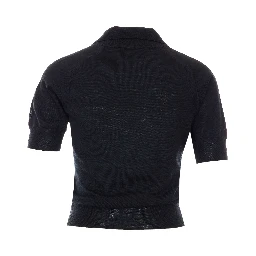 تيشيرتات وبولو سوداء من تصميم آمي ألكسندر ماتيوسي