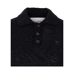 تيشيرتات وبولو سوداء من تصميم آمي ألكسندر ماتيوسي