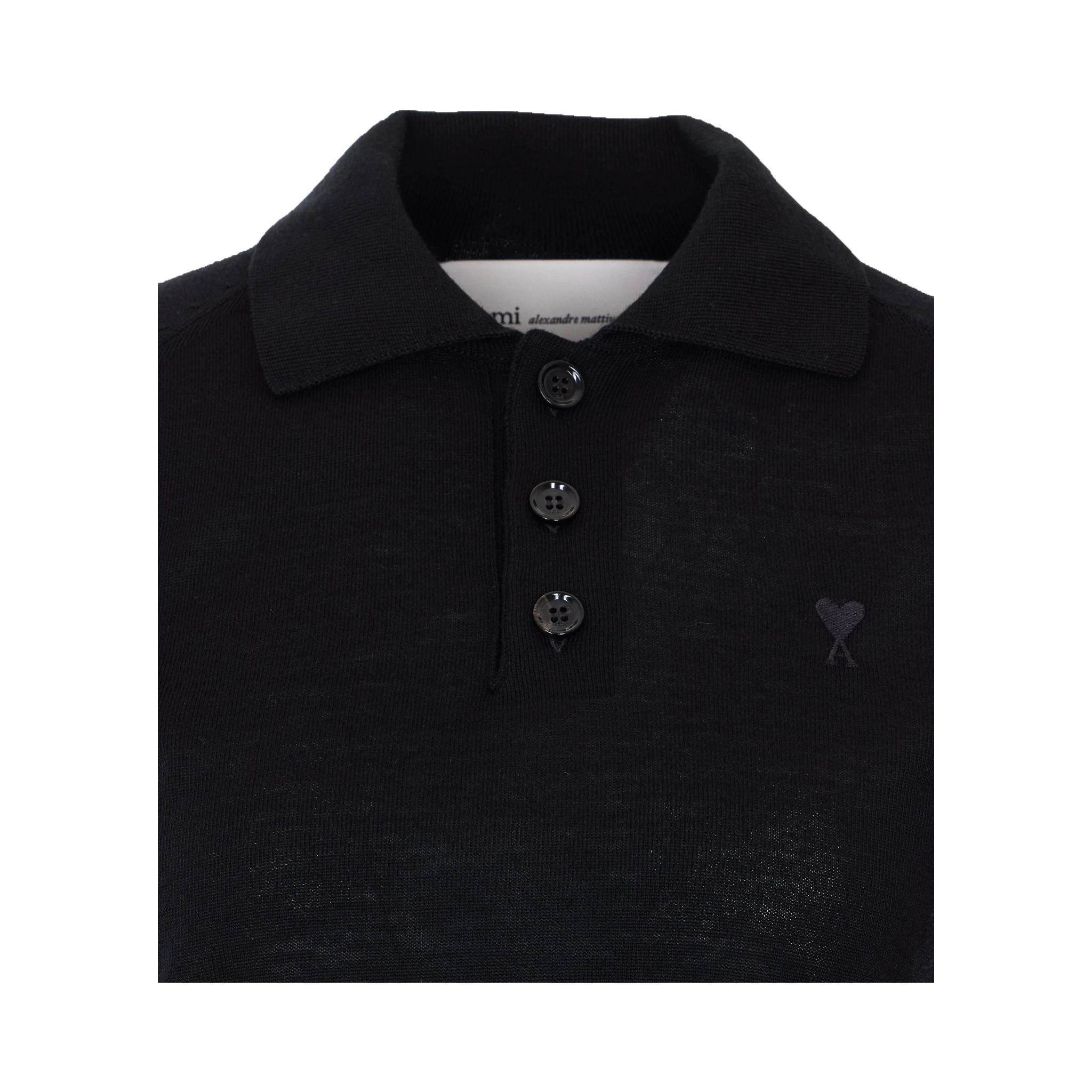 تيشيرتات وبولو سوداء من تصميم آمي ألكسندر ماتيوسي