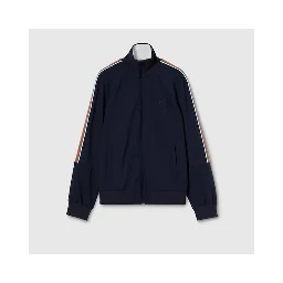 سترة رياضية بشعار