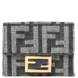 محافظ فندي زرقاء