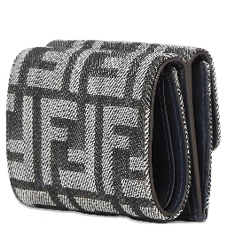 محافظ فندي زرقاء