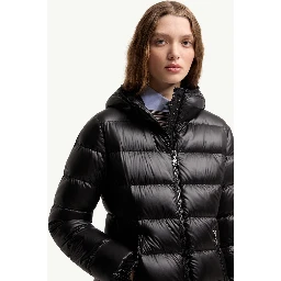 معاطف مونكلير سوداء