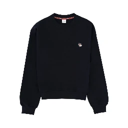 كنزة رياضية بشعار