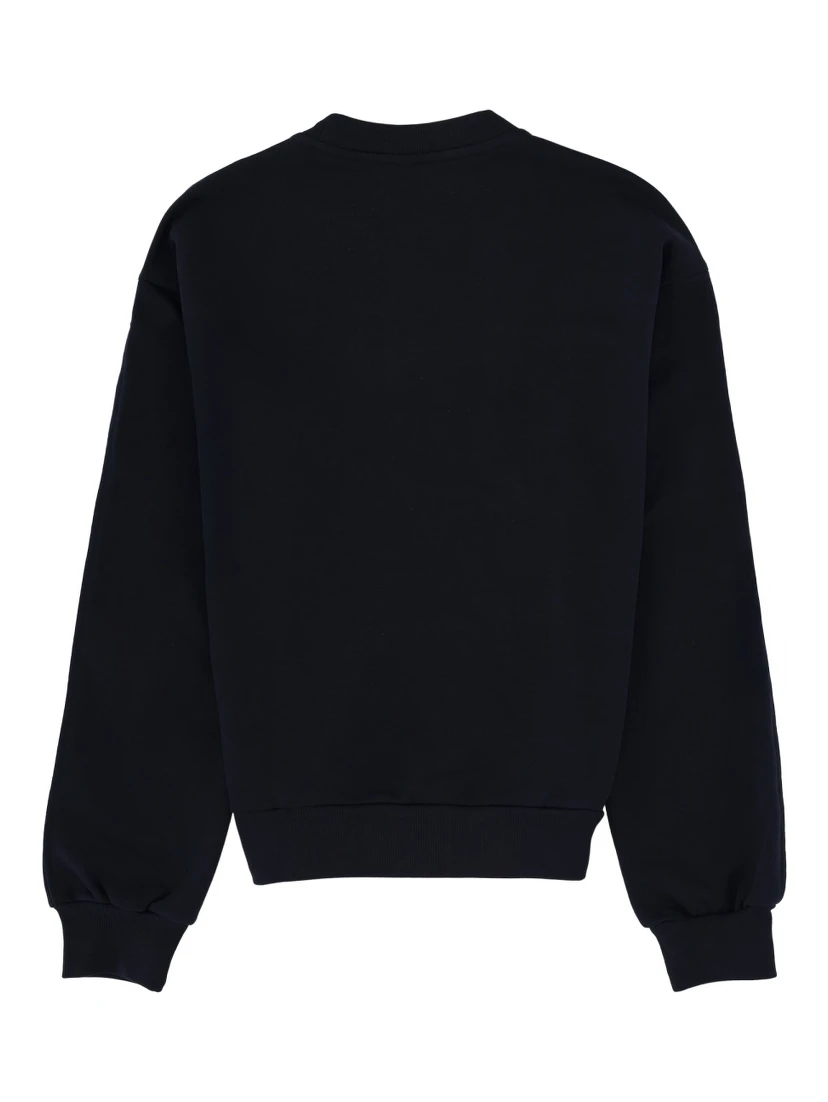 كنزة رياضية بشعار