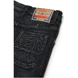 تنورة من الدنيم