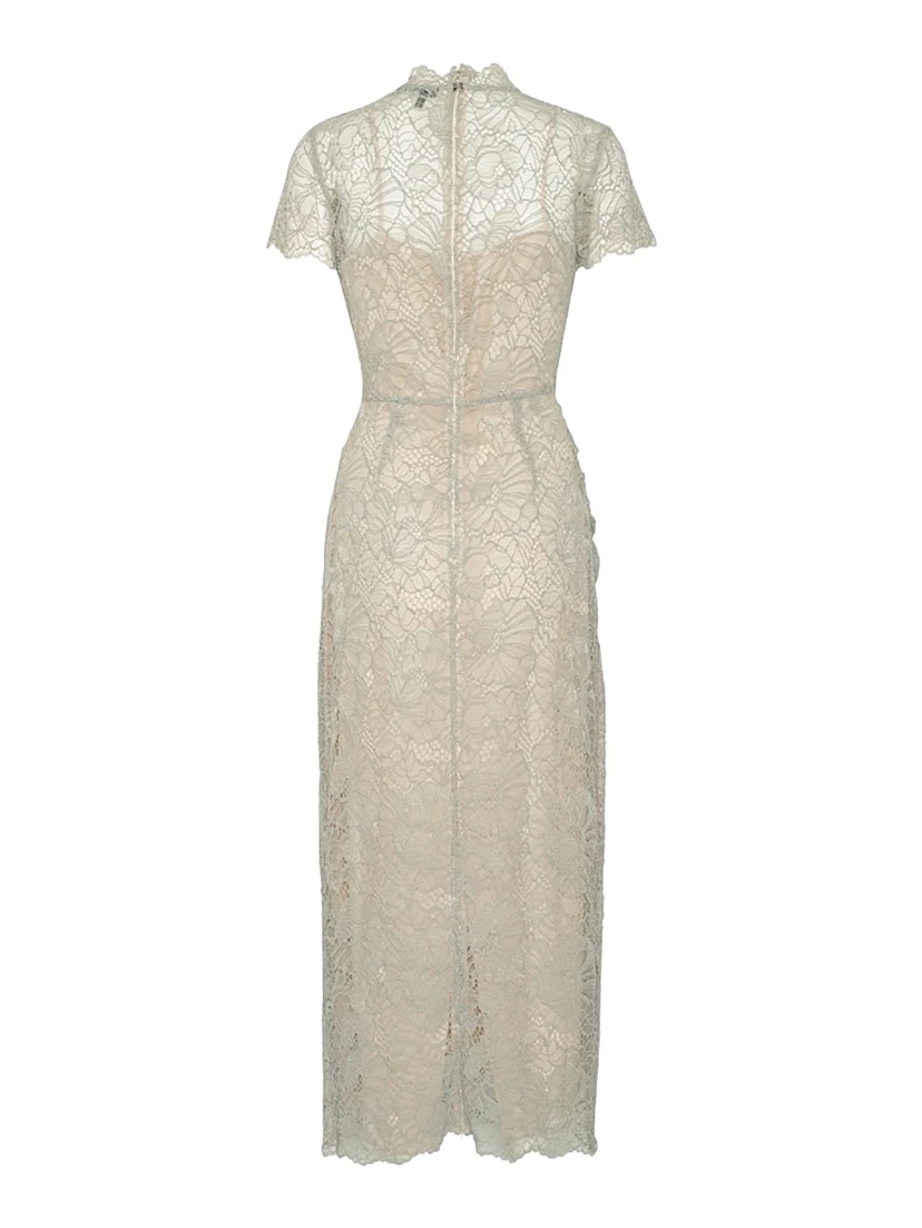 فستان طويل من الدانتيل