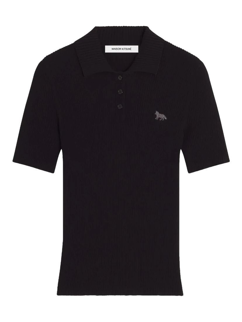 قميص بولو بشعار