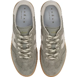 حذاء رياضي "رائع"