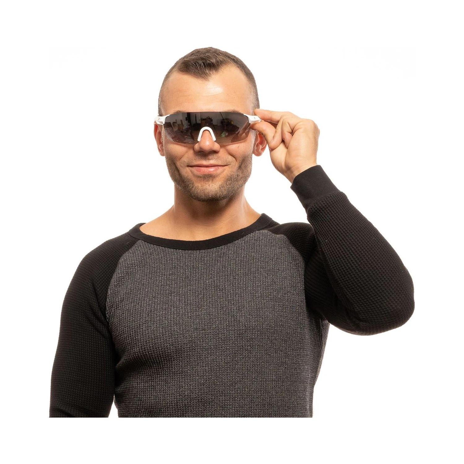 نظارات شمسية بلاستيكية بيضاء