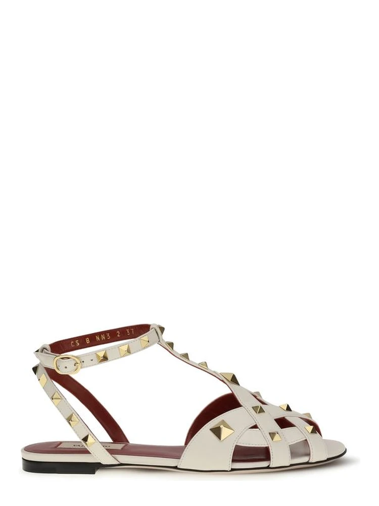 صندل مسطح من جلد الماعز البيج