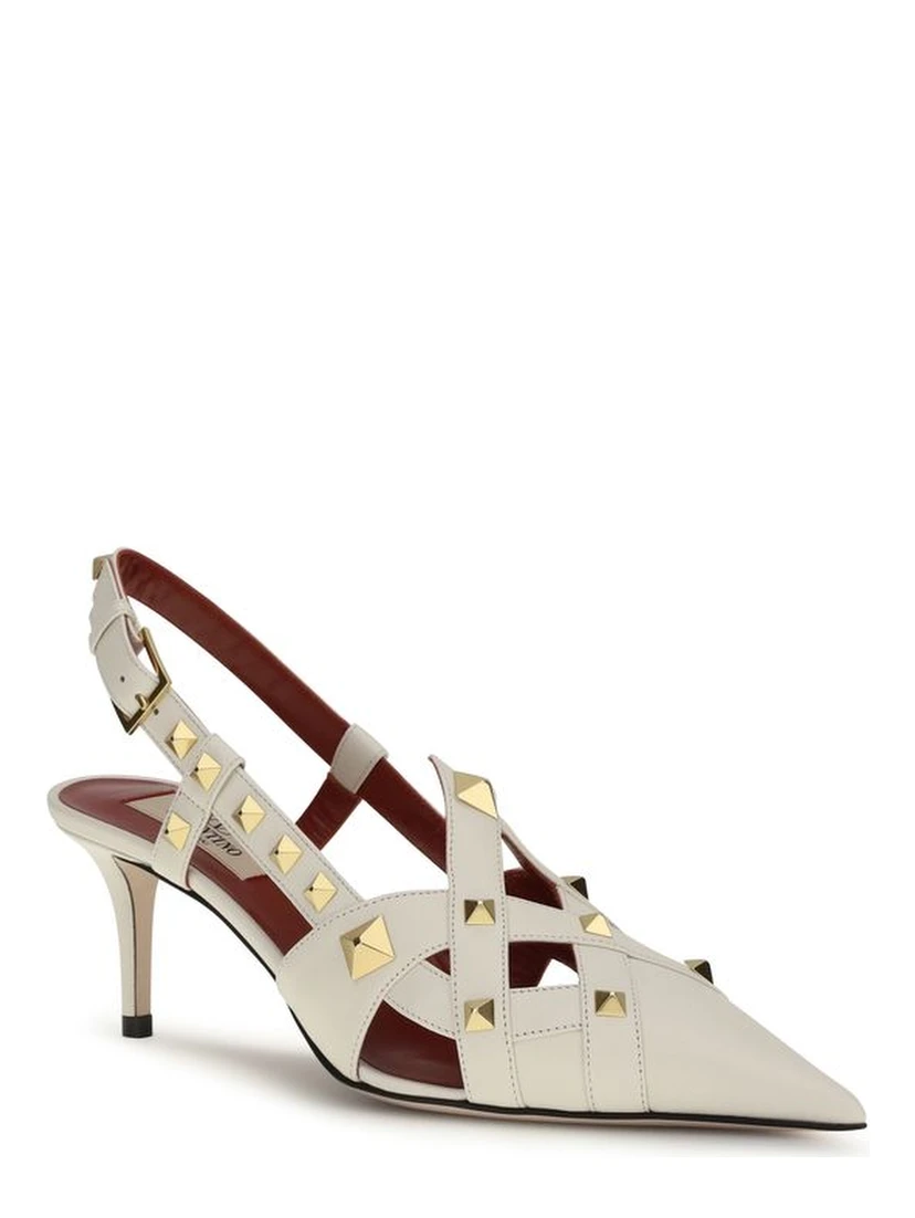 حذاء بكعب عالٍ من جلد الماعز البيج