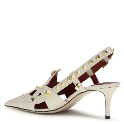 حذاء بكعب عالٍ من جلد الماعز البيج