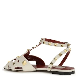 صندل مسطح من جلد الماعز البيج