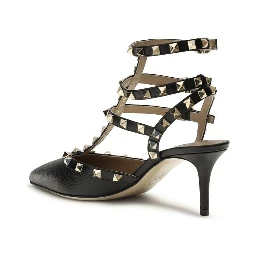 حذاء بكعب عالٍ من جلد العجل الأسود من بوس توروس