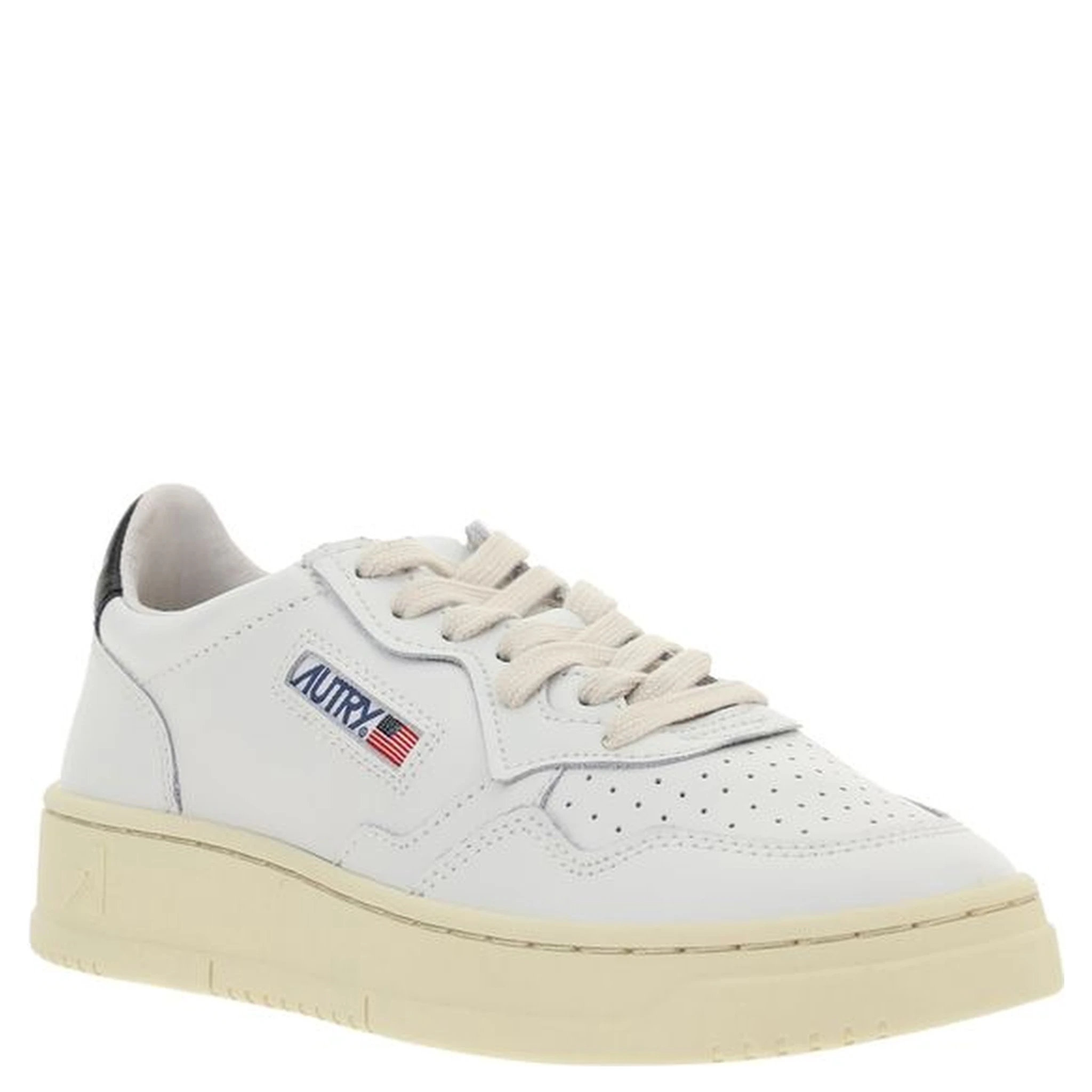 حذاء رياضي منخفض من جلد العجل الأبيض من بوس توروس