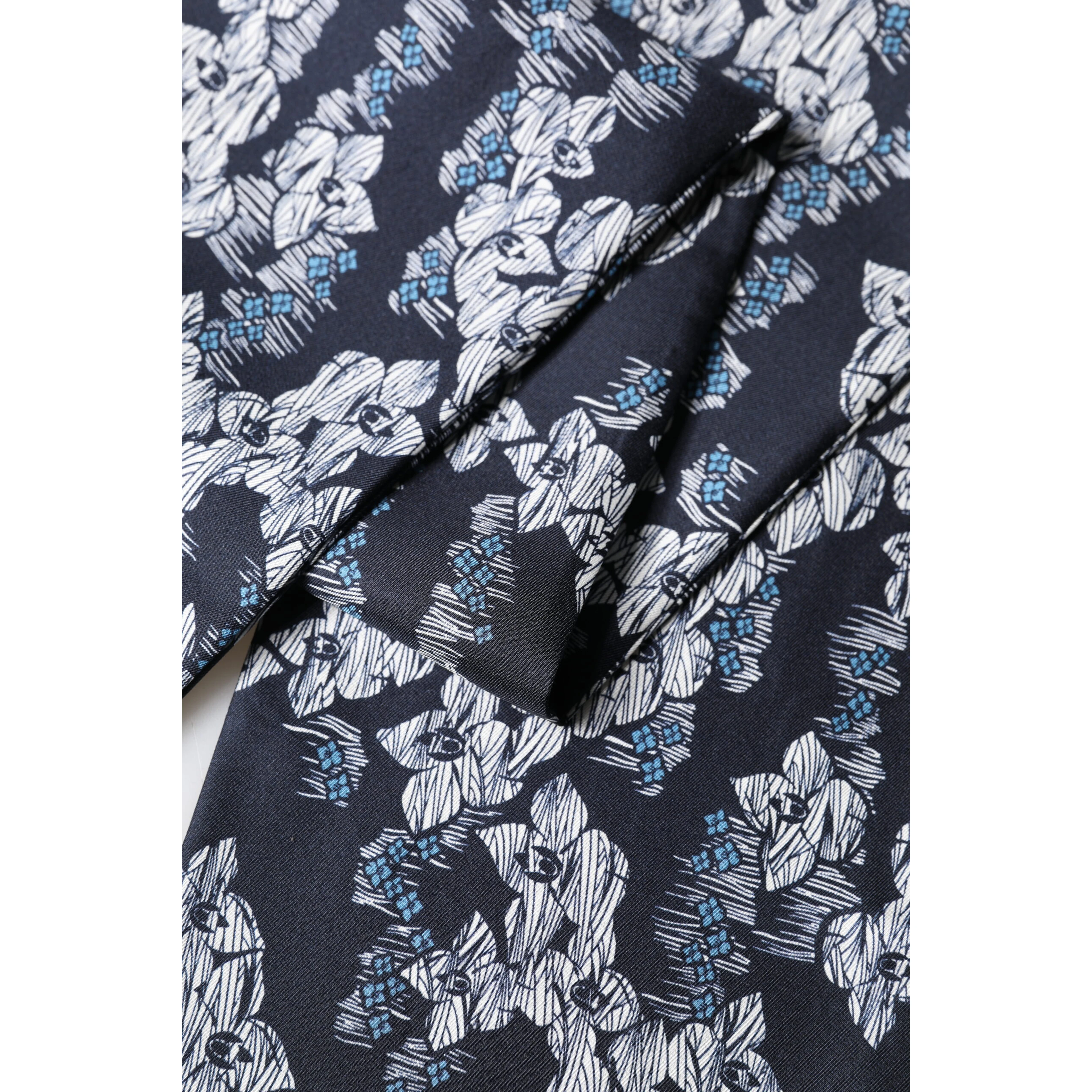 Black Blue Silk Floral Pattern Fringe 140cm x 16cm  Scarf