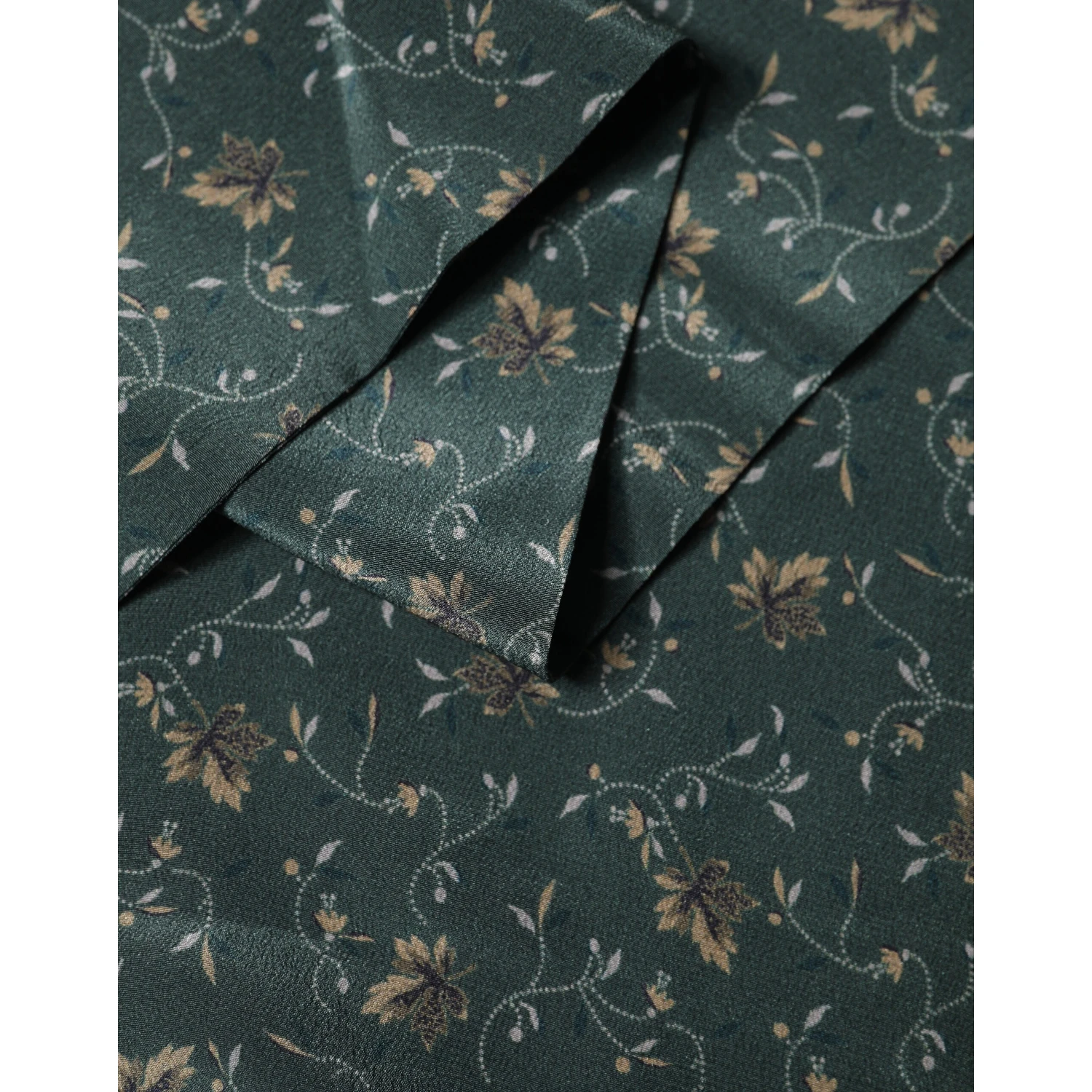 Green Silk Floral Pattern Fringed 135cm X 16cm  Scarf