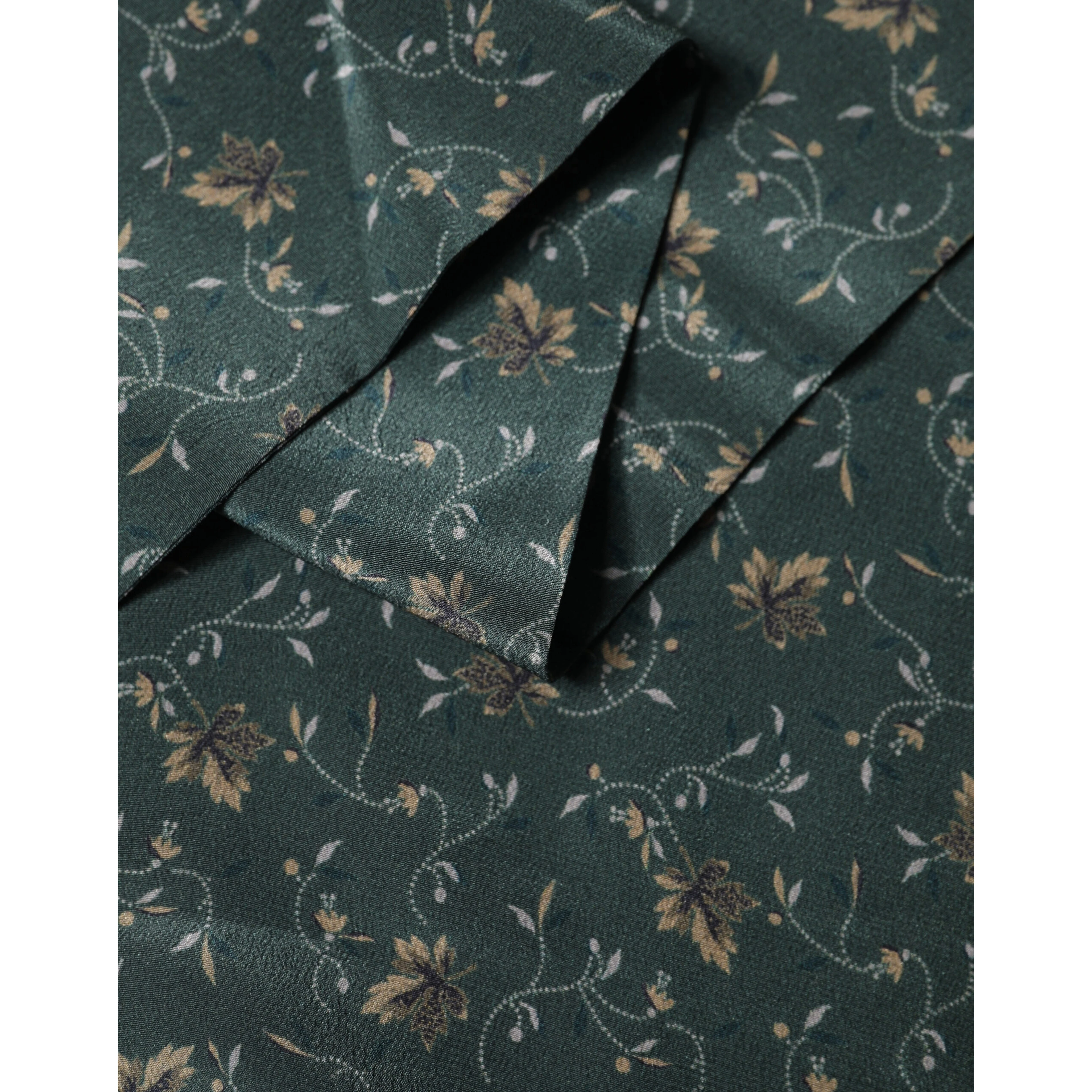 Green Silk Floral Pattern Fringed 135cm X 16cm Scarf