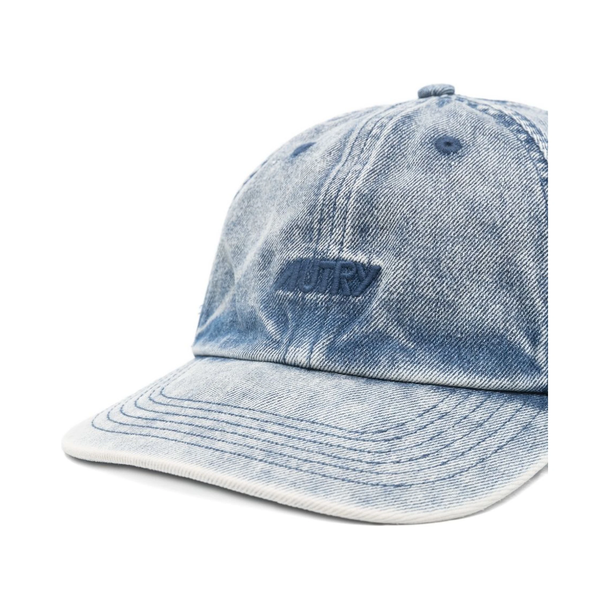 قبعات أوتري الزرقاء